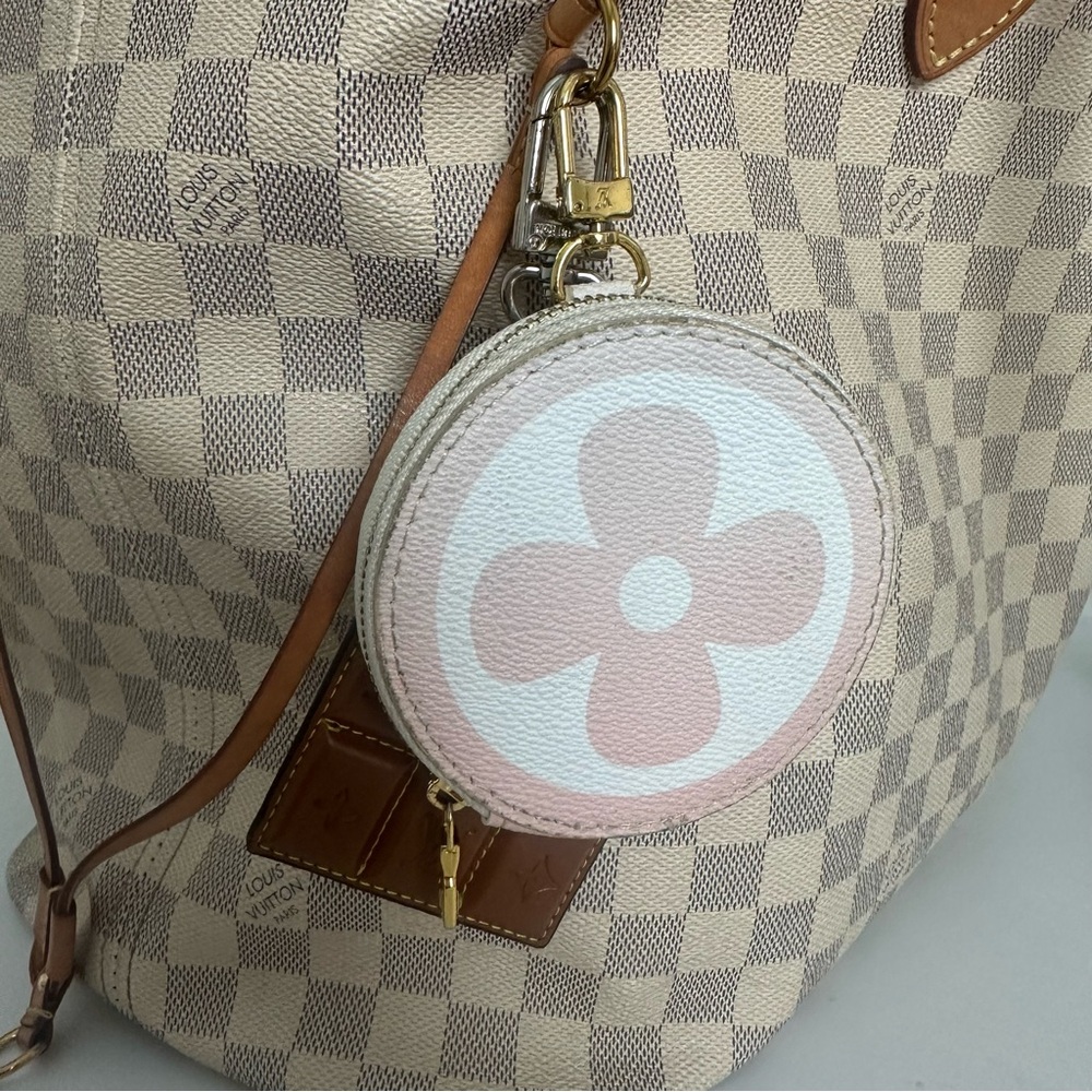 Multi Pochette Accessoires Round Coin Purse By The Pool Monogram Giant - Picture 13 of 13